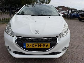 Peugeot 208 1.2 VTi Style picture 3