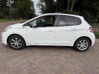 Peugeot 208 1.2 VTi Style picture 2