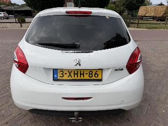 Peugeot 208 1.2 VTi Style picture 9