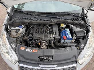 Peugeot 208 1.2 VTi Style picture 13