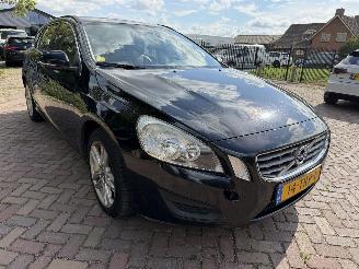Volvo V-60 2.0 D3 R-Design picture 5