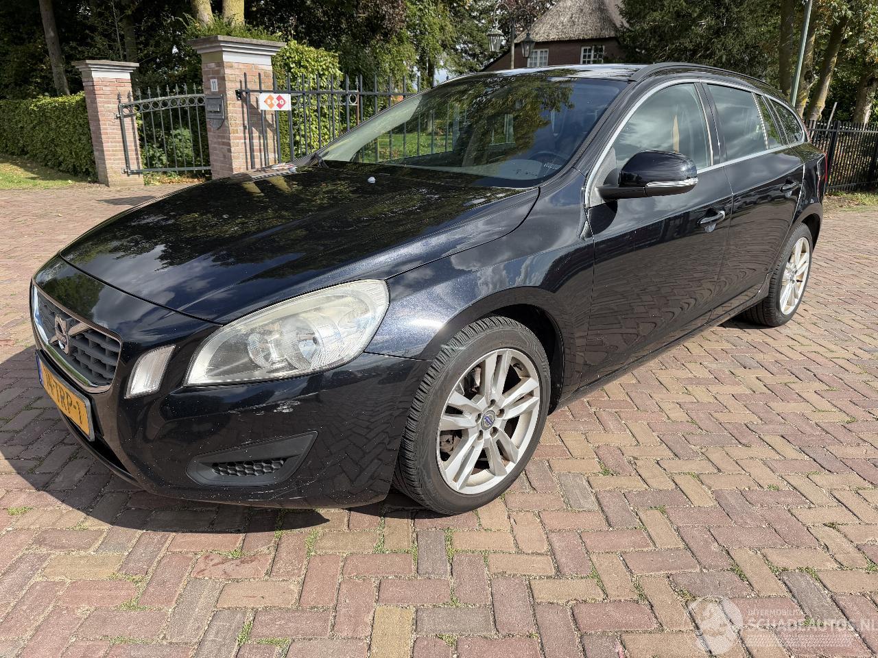 Volvo V-60 2.0 D3 R-Design