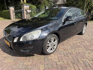 skadebil auto Volvo V-60 2.0 D3 R-Design 2011/3