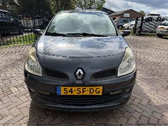 Renault Clio 1.6-16V Dynamique Luxe picture 2