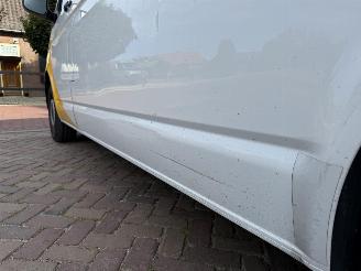 Volkswagen Transporter 2.0 TDI L2H3 32 Comfortline picture 8