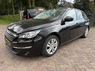 Unfallwagen Peugeot 308 1.2 PureTech Blue Lease Executive 2016/10