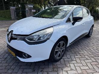 skadebil auto Renault Clio 0.9 TCe ECO Night&Day 2015/12