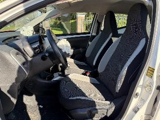 Toyota Aygo 1.0 VVT-i x-play picture 12