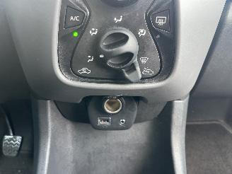 Peugeot 108 Airco/dab/cv picture 10