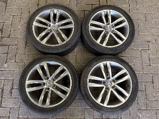 Unfallwagen Volkswagen Golf R-Line 4xvelg (originele) 2013/1