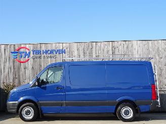 Vaurioauto  passenger cars Volkswagen Crafter 2.0 TDi L2H1 Airco Cruise Standkachel Trekhaak 100KW Euro 5 2015/5
