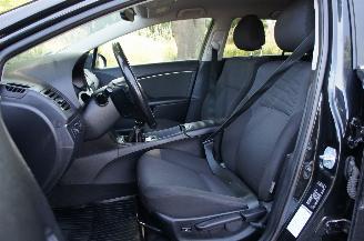 Toyota Avensis 2.0D-4D Airco Navi Cruise Standkachel Stoelverwarming 93KW Euro 5 picture 9
