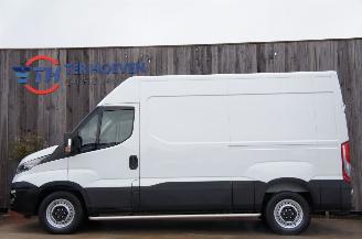 Schadeauto Iveco Daily 35S12 2.3 HPi L2H2 Automaat Hi-Matic Trekhaak 85KW Euro 6 2018/1