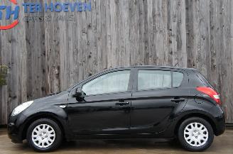 Vaurioauto  passenger cars Hyundai I-20 1.2 Airco Camera Isofix 5-Persoons 57KW Euro 5 2011/2