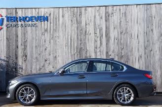 damaged passenger cars BMW 3-serie 320d Luxury Line Airco Navi Cruise 360° Schuifdak LED 140KW Euro 6 2020/1