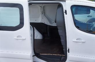 Peugeot Partner 1.6 BlueHDi L1H1 Airco Navi Cruise Trekhaak 55KW Euro 6 picture 9