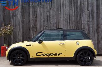 Damaged car Mini Cooper 1.6 Airco Cruise Pano Stoelverwarming 85KW Euro 4 2003/7