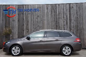 Unfallwagen Peugeot 308 SW Active 1.2 Pure Tech Airco Navi Pano Cruise 81KW Euro 6 2015/3