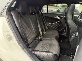 Mercedes Cla-klasse 180 Shooting Brake AMG-Line Panorama Unfall picture 16