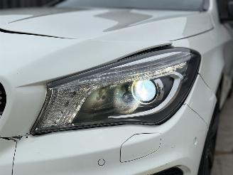 Mercedes Cla-klasse 180 Shooting Brake AMG-Line Panorama Unfall picture 38