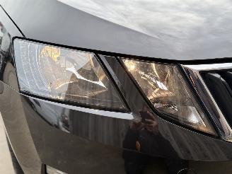Skoda Octavia Combi 1.6 TDI Ambition Navi CarPlay Sitzheizung picture 38