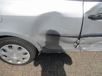 Renault Clio 1.2-16V Authentique picture 9