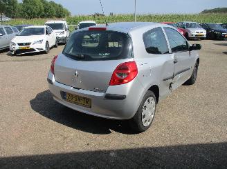 Renault Clio 1.2-16V Authentique picture 7
