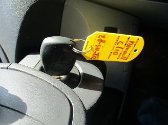 Renault Clio 1.2-16V Authentique picture 18