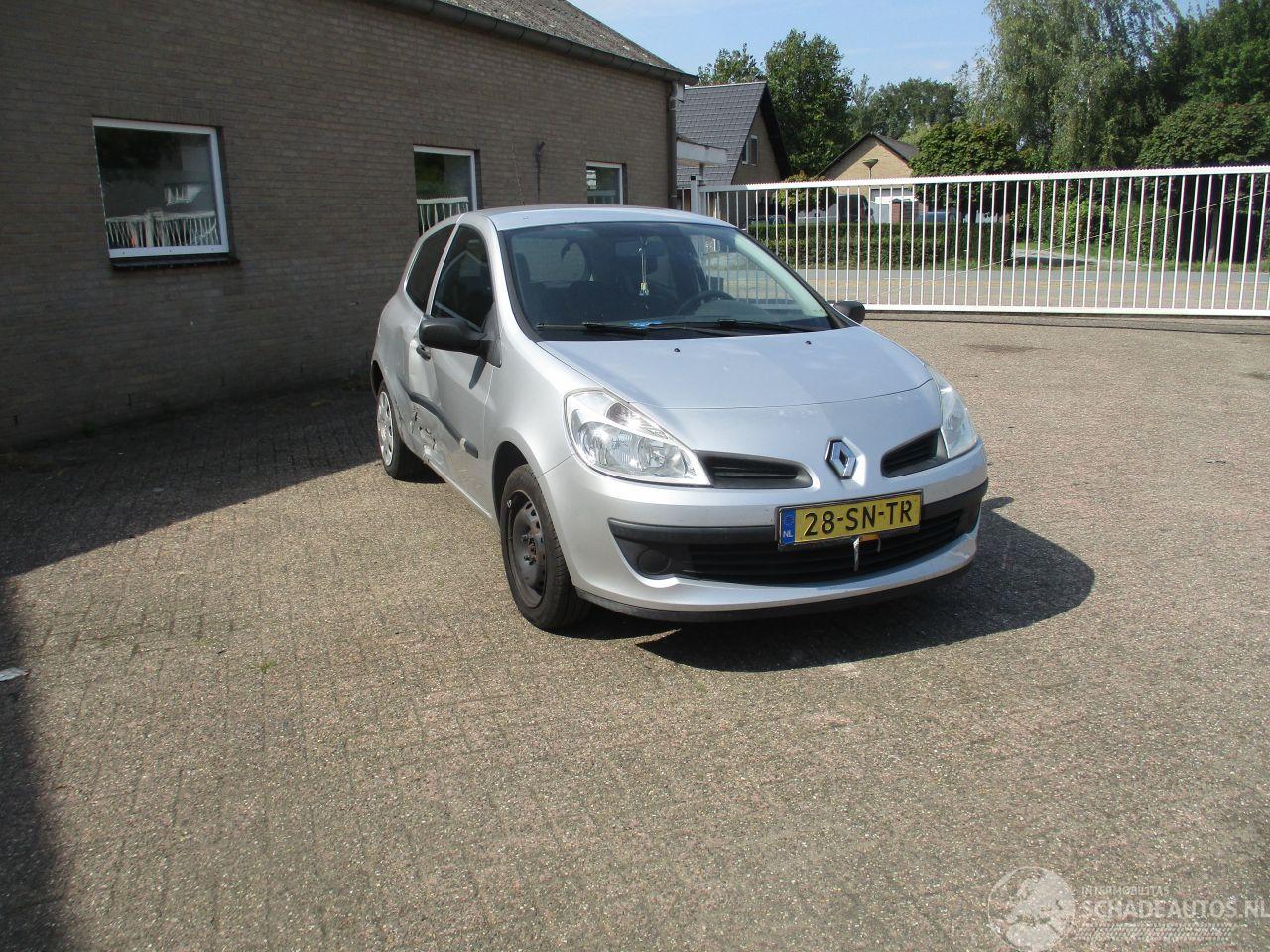 Renault Clio 1.2-16V Authentique