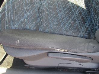 Renault Clio 1.2-16V Authentique picture 13