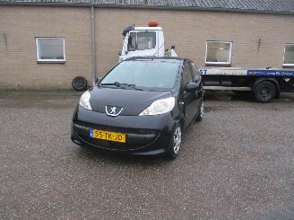 Peugeot 107 1.0-12V XS AIRCO picture 3