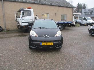 Peugeot 107 1.0-12V XS AIRCO picture 2