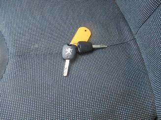 Peugeot 107 1.0-12V XS AIRCO picture 16