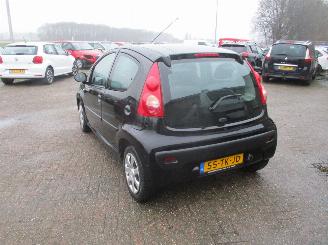 Peugeot 107 1.0-12V XS AIRCO picture 5