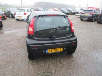 Peugeot 107 1.0-12V XS AIRCO picture 6