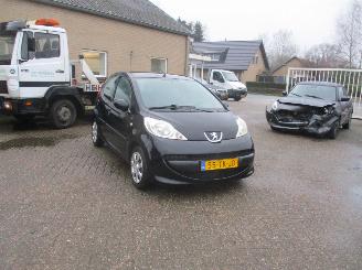 Vaurioauto  passenger cars Peugeot 107 1.0-12V XS AIRCO 2006/10