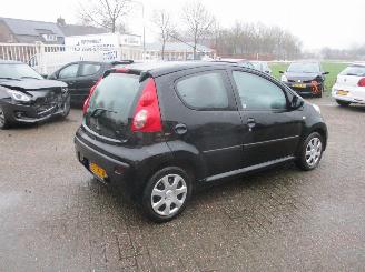 Peugeot 107 1.0-12V XS AIRCO picture 7