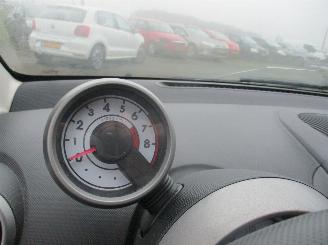 Peugeot 107 1.0-12V XS AIRCO picture 15