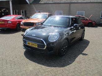 Mini Cooper 1.5 Cooper Business  NAP picture 3