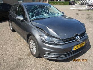 Coche accidentado Volkswagen Golf 1.0 TSI TrendLine 5drs 2017/11