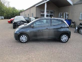 Toyota Aygo 1.0 VVTI x_fun picture 4