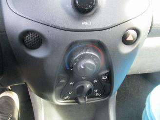Toyota Aygo 1.0 VVTI x_fun picture 22