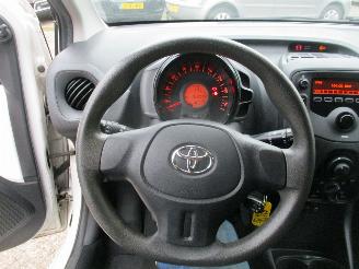 Toyota Aygo 1.0 VVT-i x-NOW Airco NAP picture 23