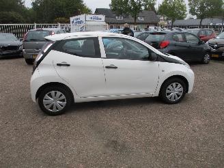Toyota Aygo 1.0 VVT-i x-NOW Airco NAP picture 8