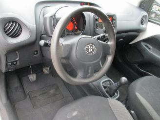 Toyota Aygo 1.0 VVT-i x-NOW Airco NAP picture 17