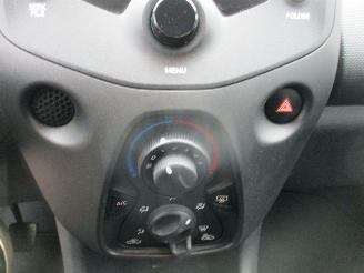 Toyota Aygo 1.0 VVT-i x-NOW Airco NAP picture 25