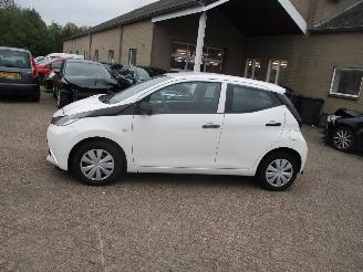 Toyota Aygo 1.0 VVT-i x-NOW Airco NAP picture 4