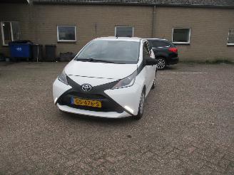 Toyota Aygo 1.0 VVT-i x-NOW Airco NAP picture 3
