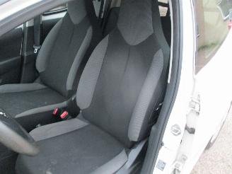 Toyota Aygo 1.0 VVT-i x-NOW Airco NAP picture 18