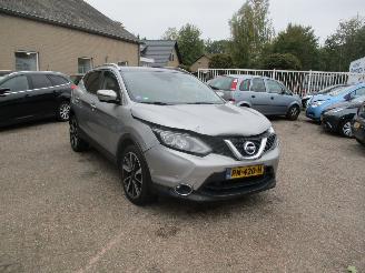 Schadeauto Nissan Qashqai 1.6 Tekna REST BPM 1500 EURO !!!!!! 2017/8
